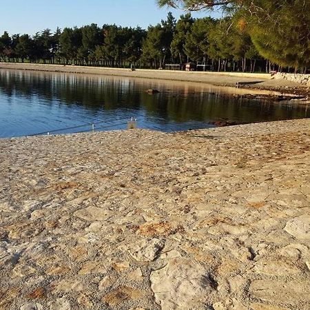 Lux Hotel Novigrad Istria Esterno foto
