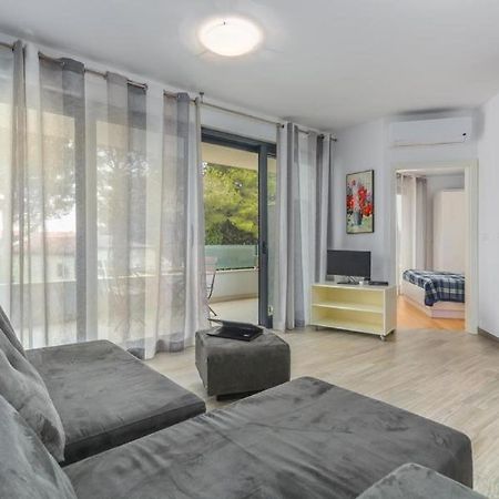Lux Hotel Novigrad Istria Esterno foto