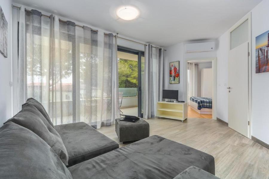 Lux Hotel Novigrad Istria Esterno foto