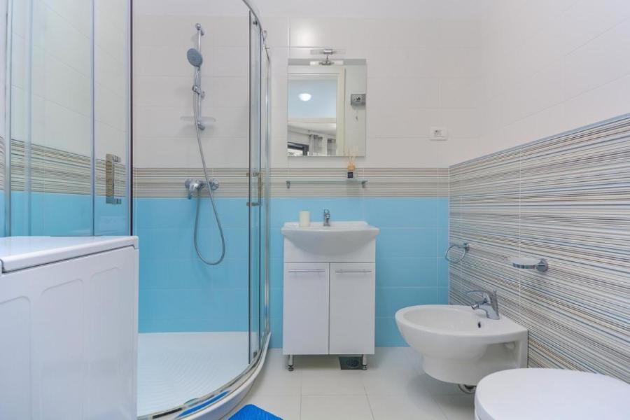Lux Hotel Novigrad Istria Esterno foto