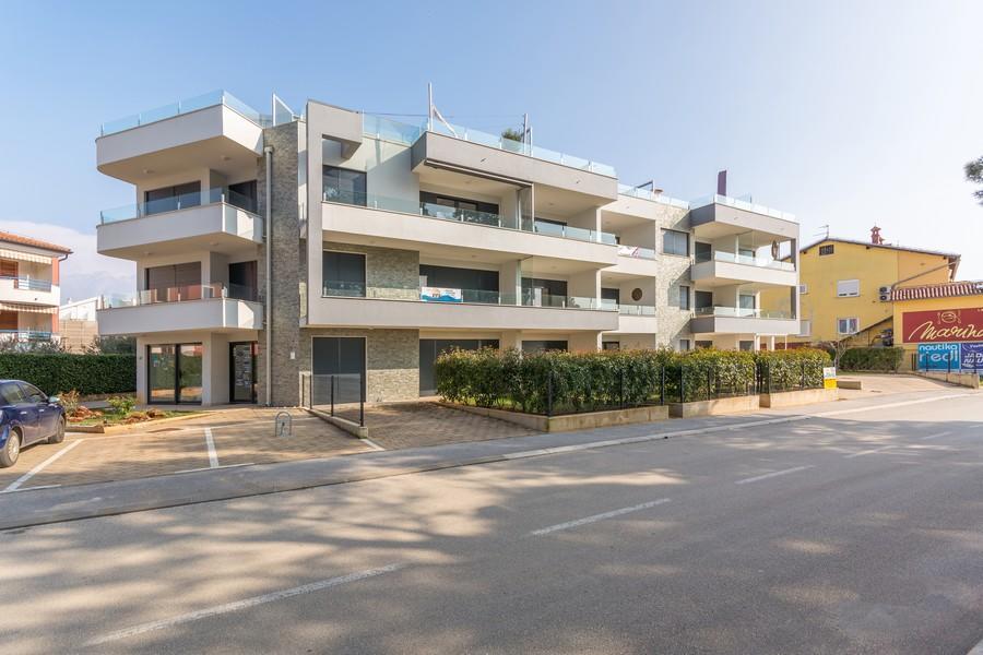 Lux Hotel Novigrad Istria Esterno foto