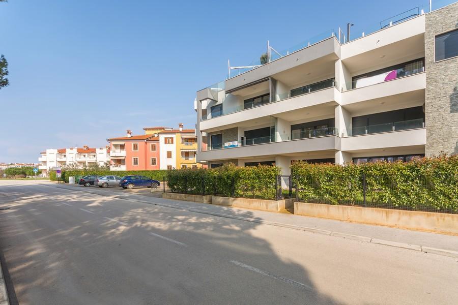 Lux Hotel Novigrad Istria Esterno foto